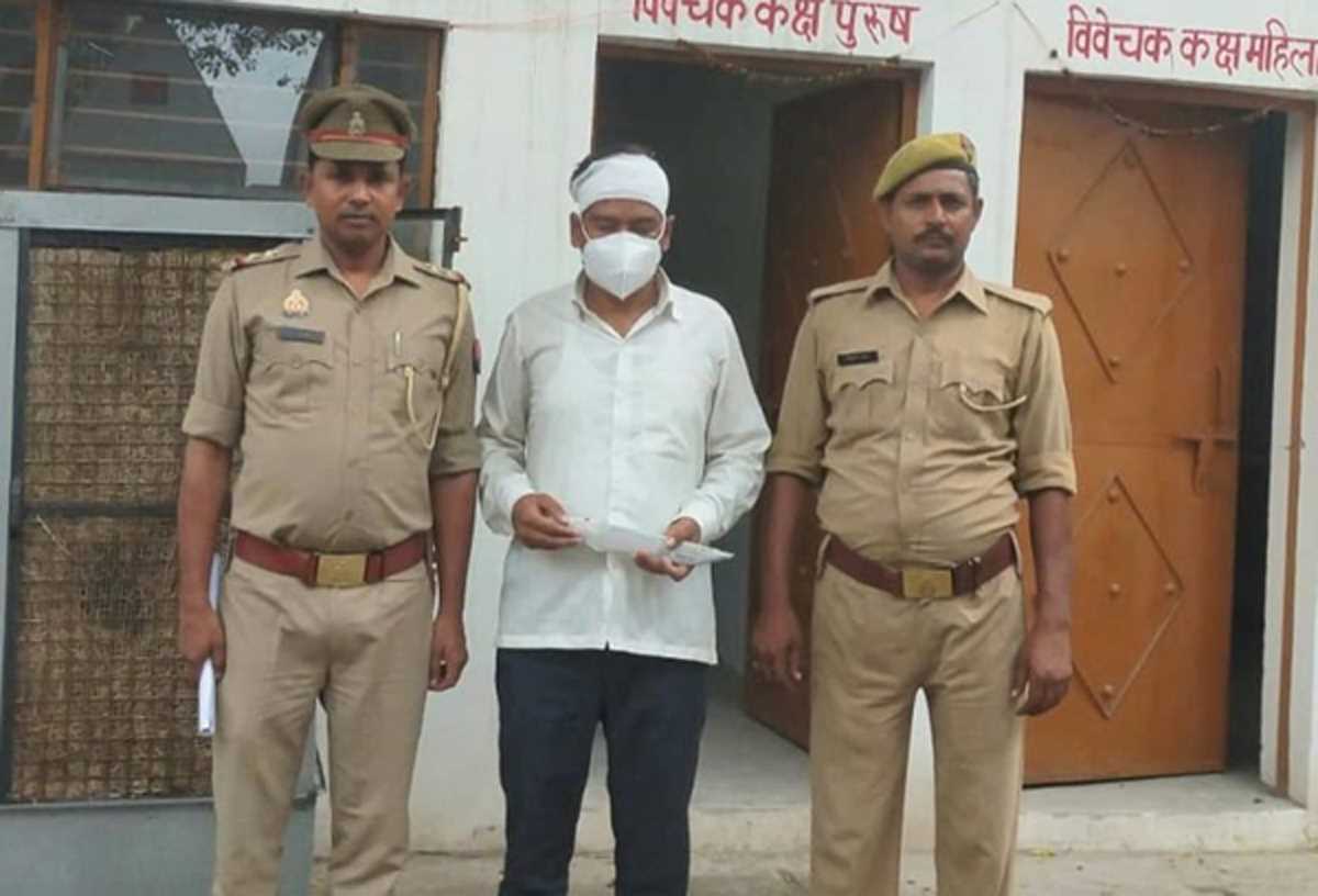 पत्नी पर ब्लेड से हमला करने का आरोपी गिरफ्तार