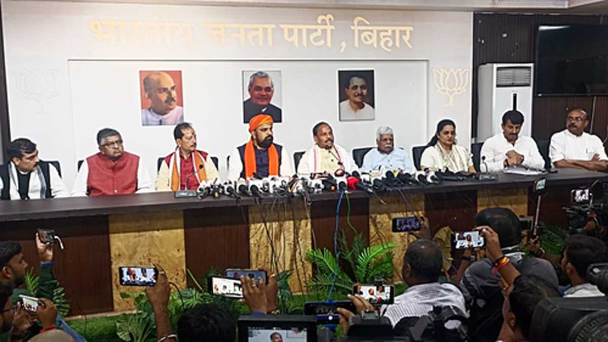 भाजपा समिति ने लाठीचार्ज मामले की जांच की, रघुवर दास ने कहा- लाठीचार्ज सरकार प्रायोजित हिंसा