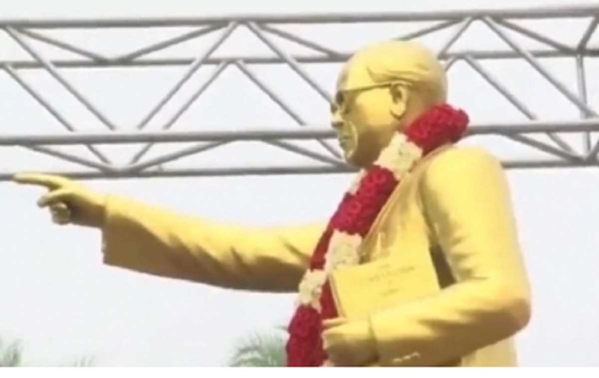 तमिलनाडु पुलिस ने खंडित अंबेडकर प्रतिमा की जांच शुरू की तमिलनाडु पुलिस ने खंडित अंबेडकर प्रतिमा की जांच शुरू की