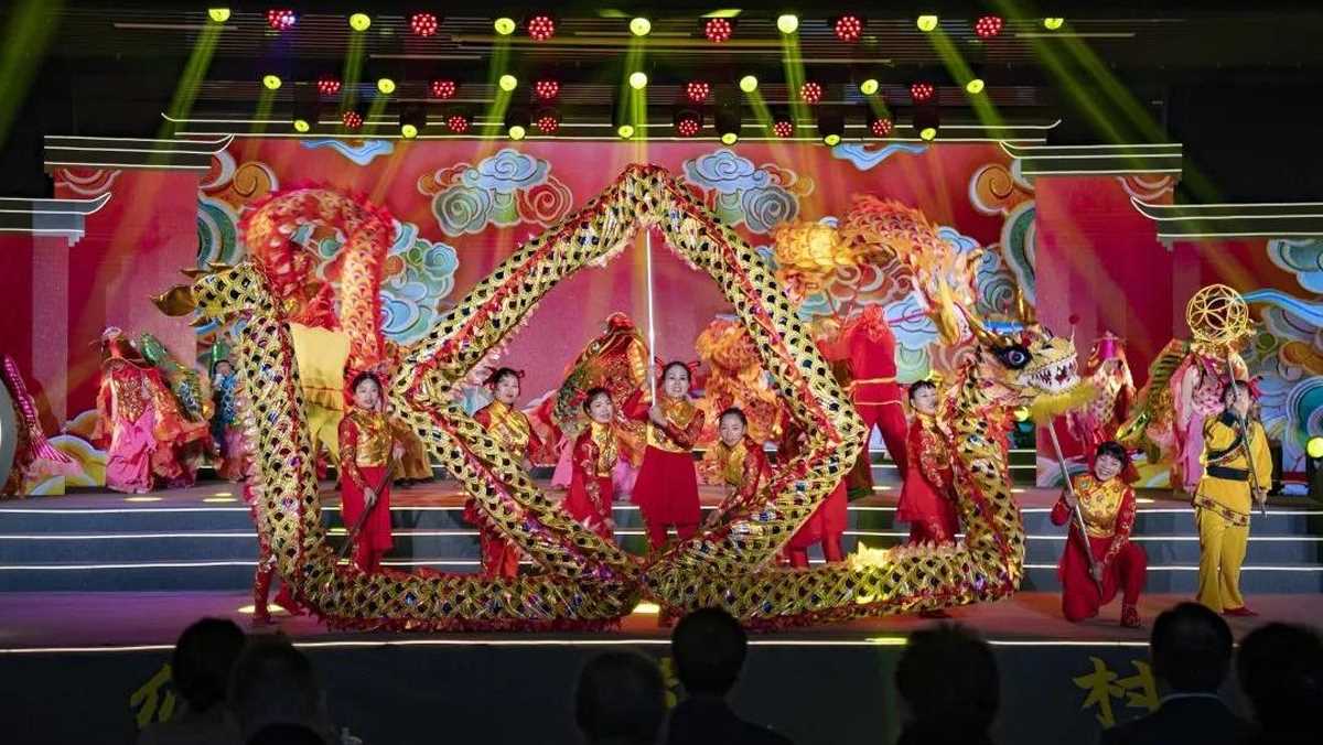 अपने तरीके से वसंत त्योहार मनाते हैं चीनी किसान