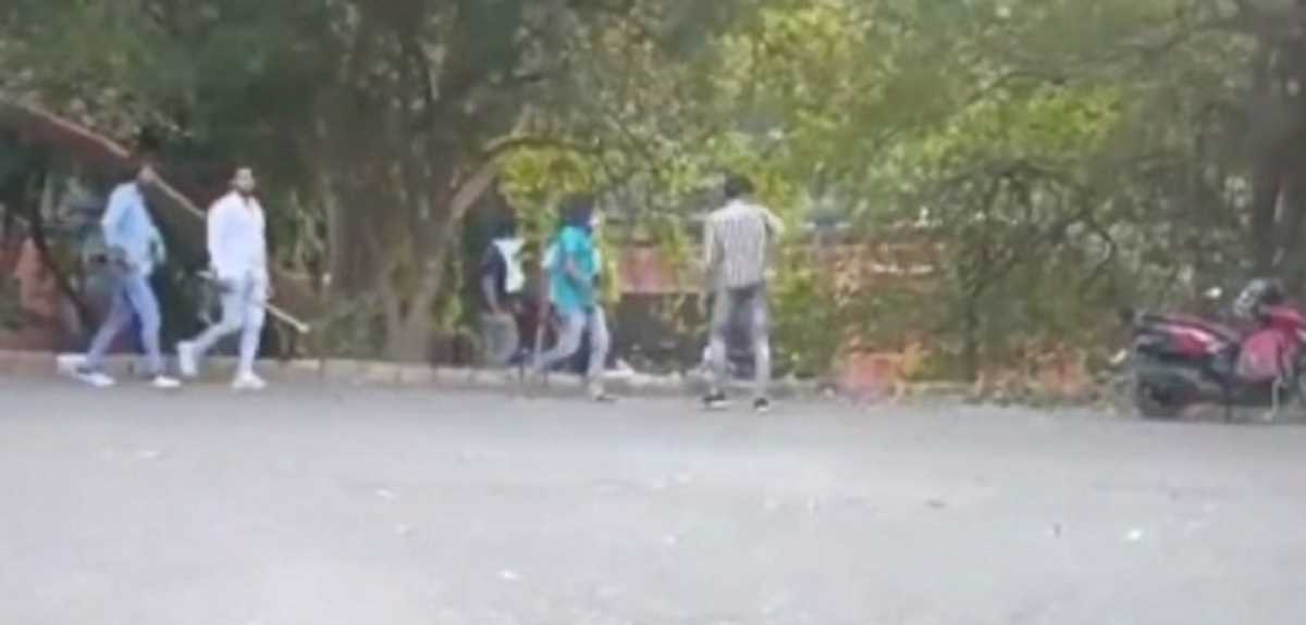 जेएनयू हिंसा : दो गुटों में झड़प के बाद पुलिस ने दर्ज की प्राथमिकी