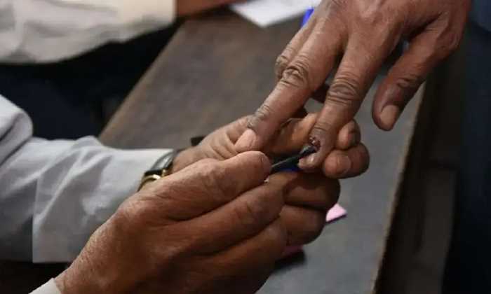 मप्र में पंचायत चुनाव के दूसरे चरण के लिए मतदान जारी