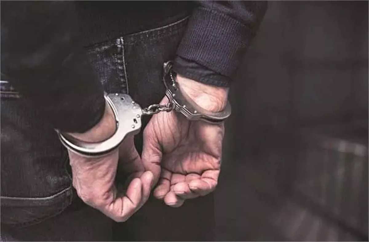 अवैध रूप से शराब बिक्री, 2 युवक गिरफ्तार