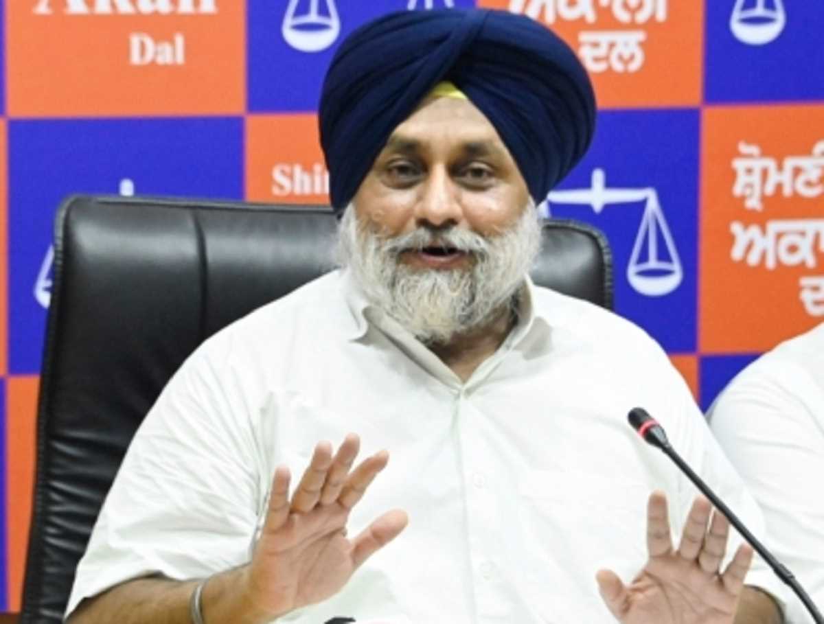 पुलिस फायरिंग मामले में दूसरी बार एसआईटी के सामने पेश हुए अकाली दल के मुखिया सुखबीर सिंह बादल पुलिस फायरिंग मामले में दूसरी बार एसआईटी के सामने पेश हुए अकाली दल के मुखिया सुखबीर सिंह बादल