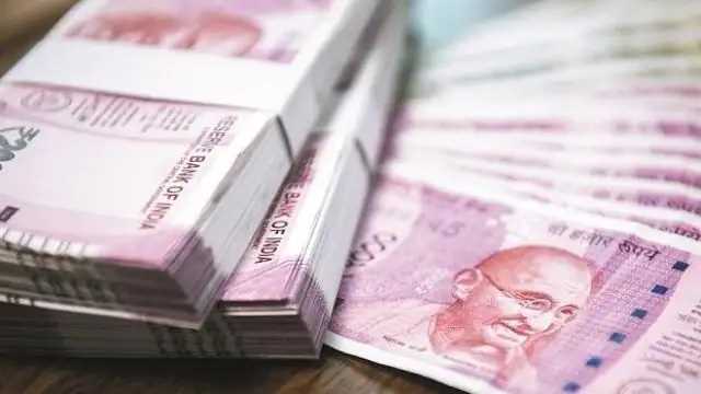 भारत: महामारी के कारण 4.6 करोड़ लोग हुए गरीब, अरबपति बढ़े