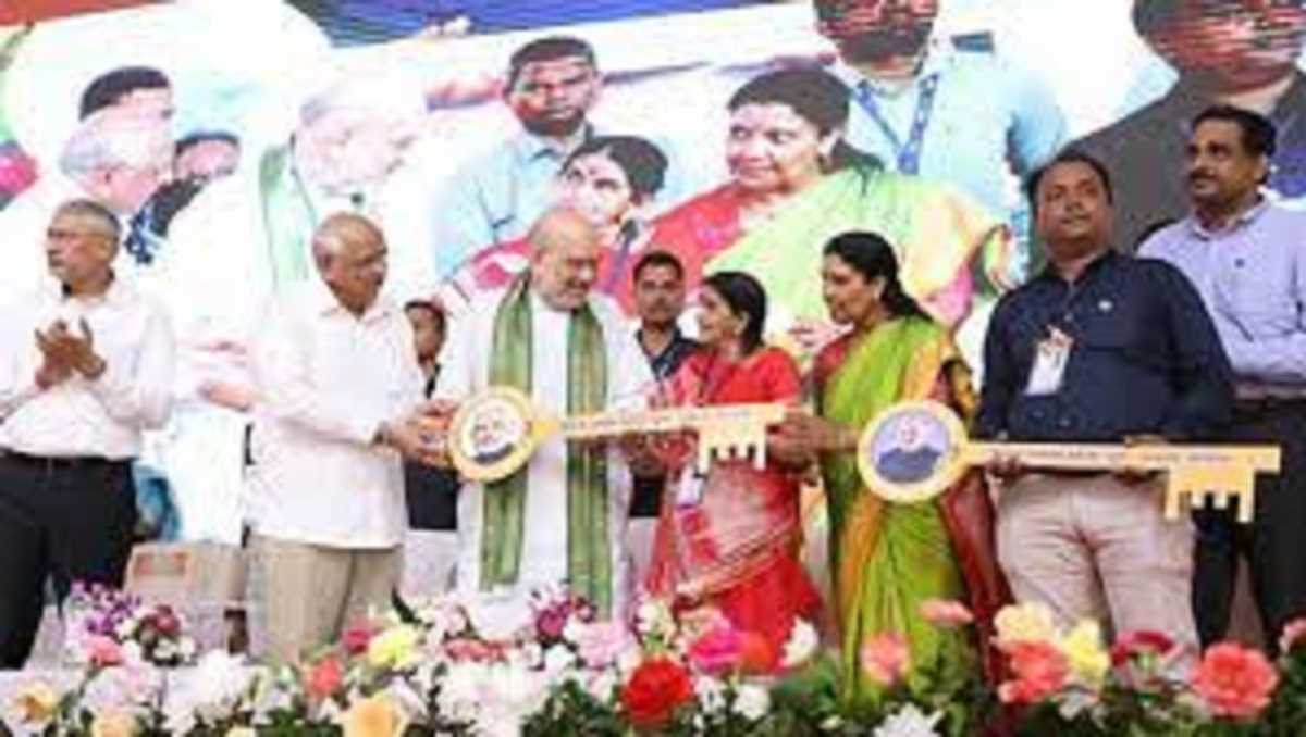 शाह ने गुजरात में 1651 करोड़ रूपये के विकास कार्यों का लोकार्पण और शिलान्यास किया