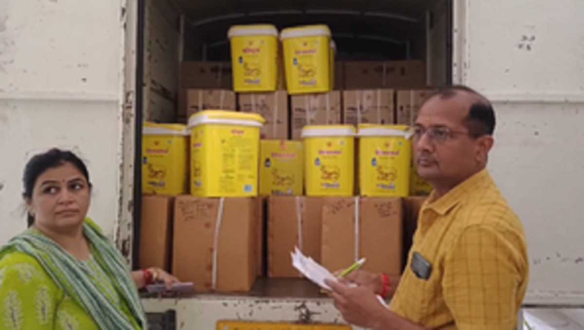जोधपुर में संदिग्ध खाद्य पदार्थ से भरा पिकअप वैन पकड़ा गया, जांच में जुटा प्रशासन