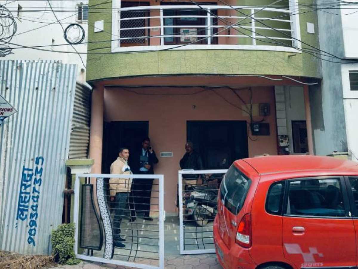 मध्य प्रदेश : इंदौर-धार में लोकायुक्त की दबिश में कर्मचारी निकाला करोड़पति