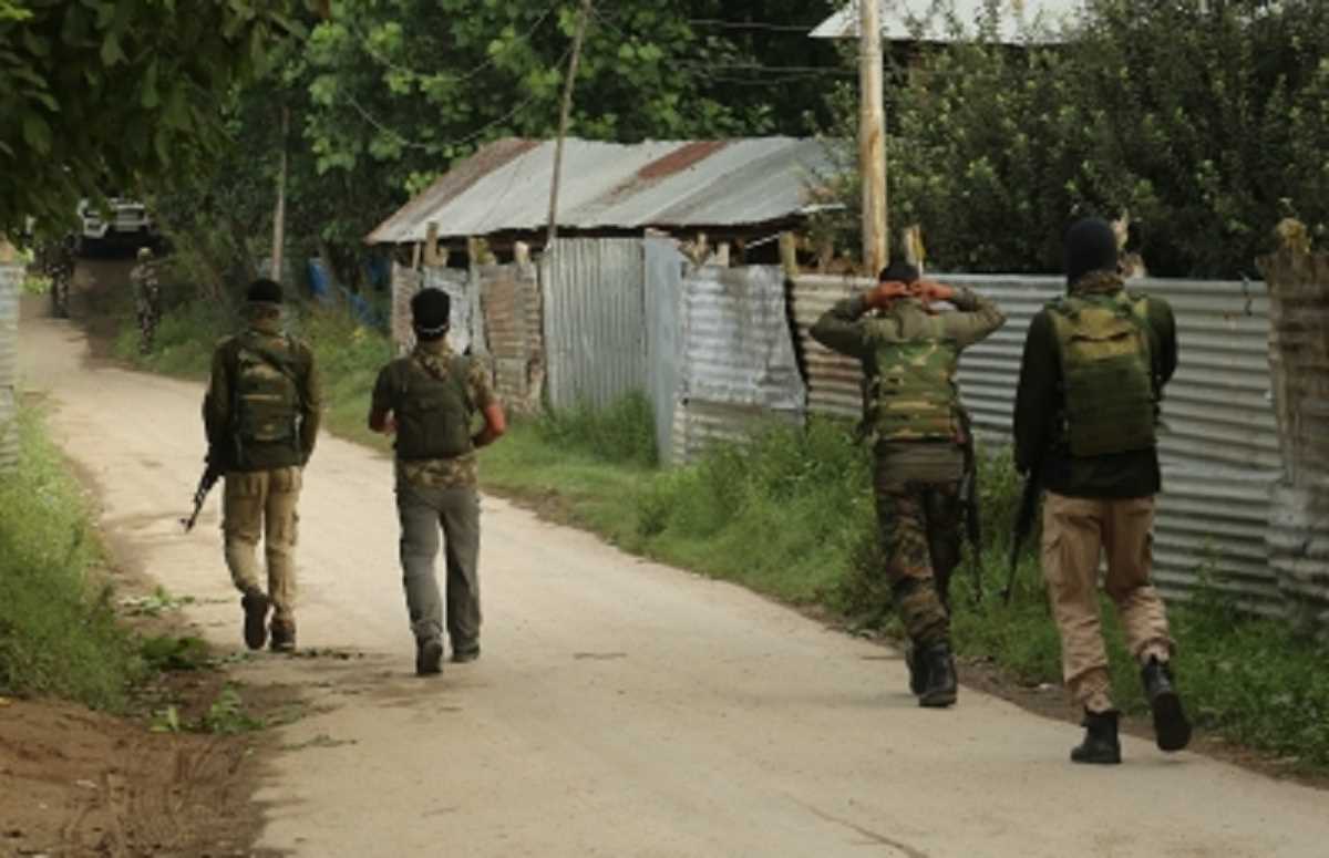 कश्मीर के बारामूला में हुई मुठभेड़ में मारे गए 2 आतंकियों की हुई पहचान