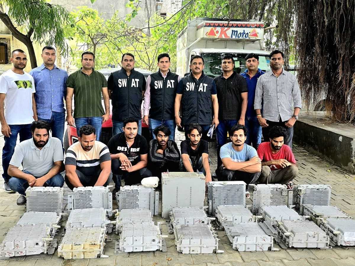 गाजियाबाद में मोबाइल टावर से चोरी करने वाले 7 गिरफ्तार, 1 करोड़ का माल बरामद