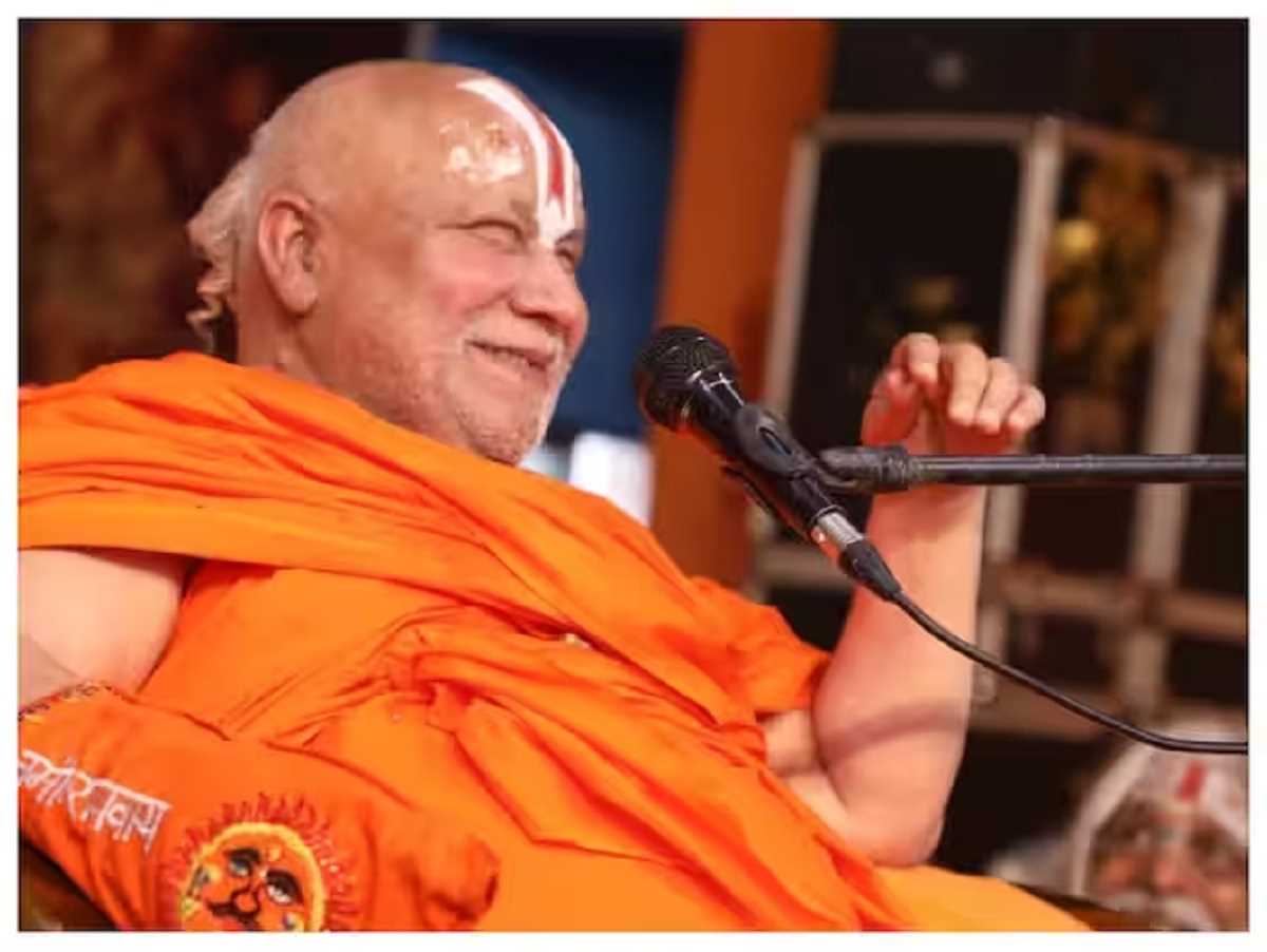 नीतीश के बयान की धर्मगुरु रामभद्राचार्य ने भी की निंद , कहा- घिनौना बयान