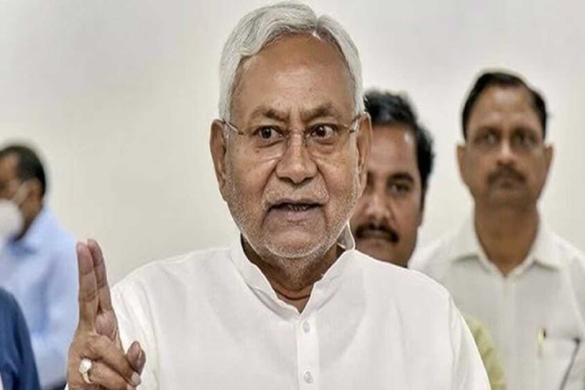 विपक्ष को एकजुट करने में जॉर्ज फर्नाडीस जैसी भूमिका निभा सकते हैं नीतीश कुमार