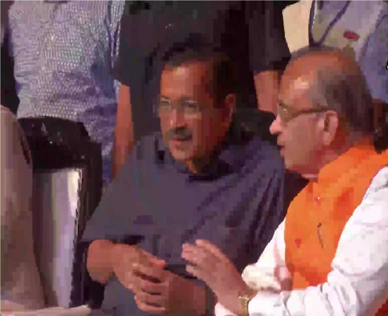 दिल्ली के रामलीला कार्यक्रम में शामिल हुए अरविन्द केजरीवाल