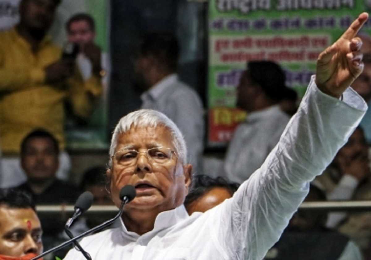 ईडी ने मेरी गर्भवती बहू को 15 घंटे बिठाया: लालू ईडी ने मेरी गर्भवती बहू को 15 घंटे बिठाया: लालू