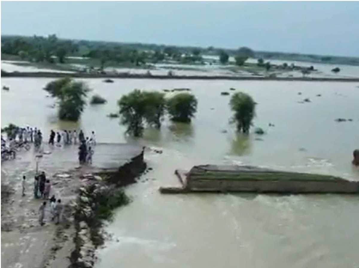 पाकिस्तान में बाढ़ से तबाही, तीन करोड़ हुए प्रभावित