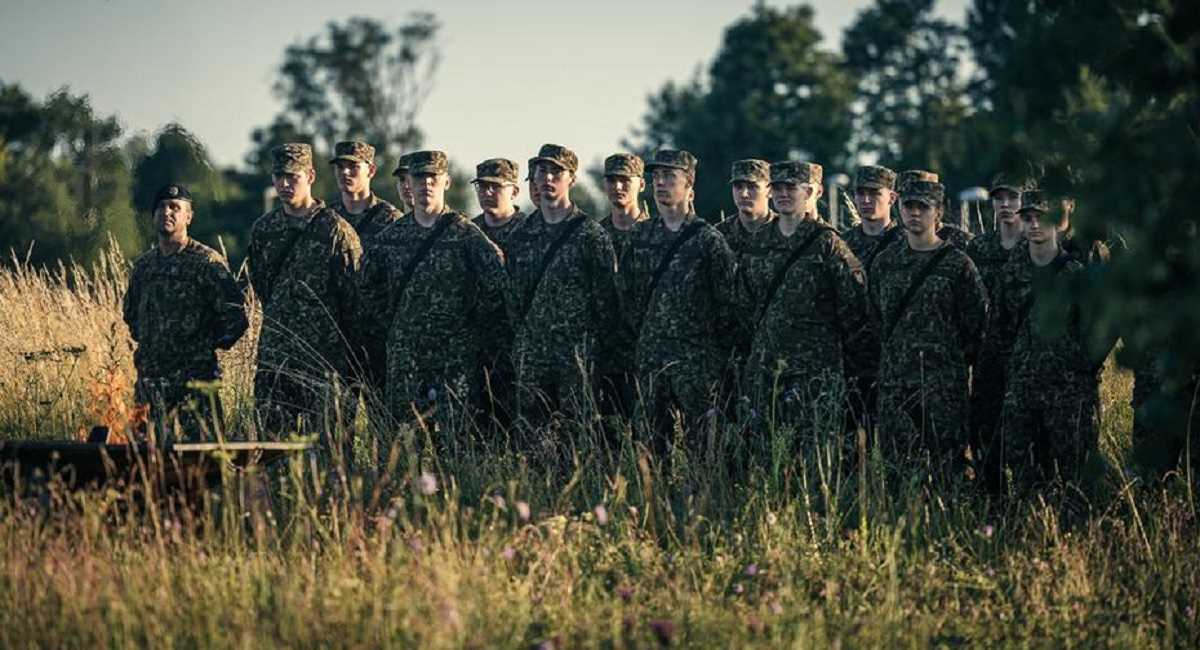 देश की सुरक्षा के लिए कितनी अहम है अनिवार्य सैन्य सेवा?