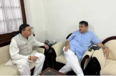 सीएम धामी ने नितिन गडकरी से की मुलाकात, विकास कार्यों पर हुई चर्चा