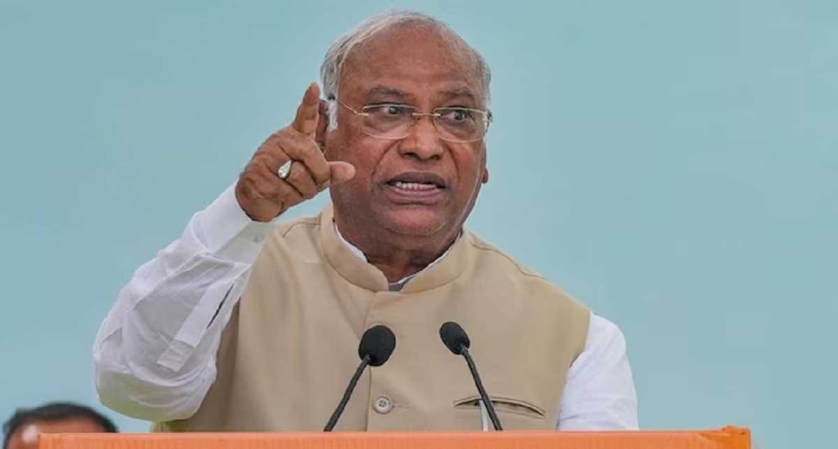 खड़गे ने केंद्र पर साधा निशाना, कहा- किस्तों में नियुक्ति पत्र बांट रहे हैं पीएम खड़गे ने केंद्र पर साधा निशाना, कहा- किस्तों में नियुक्ति पत्र बांट रहे हैं पीएम