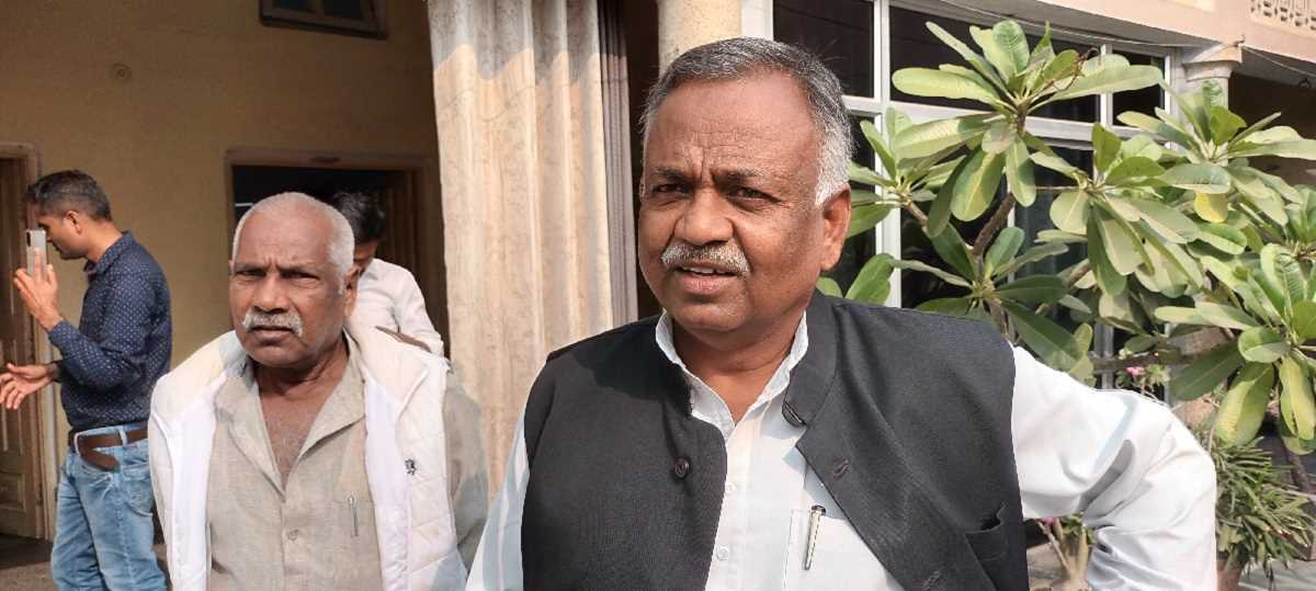 यूपी में सपा को बड़ा झटका, पूर्व सांसद रवि वर्मा होंगे कांग्रेस में शामिल