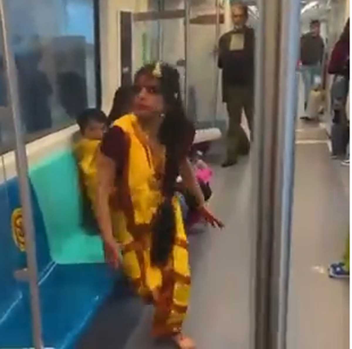 मेट्रो में आई भूल भुलैया फिल्म की मंजुलिका