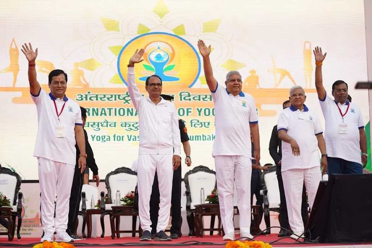 जबलपुर हुआ योगमय, उपराष्ट्रपति, राज्यपाल व मुख्यमंत्री हुए योग दिवस कार्यक्रम में शामिल