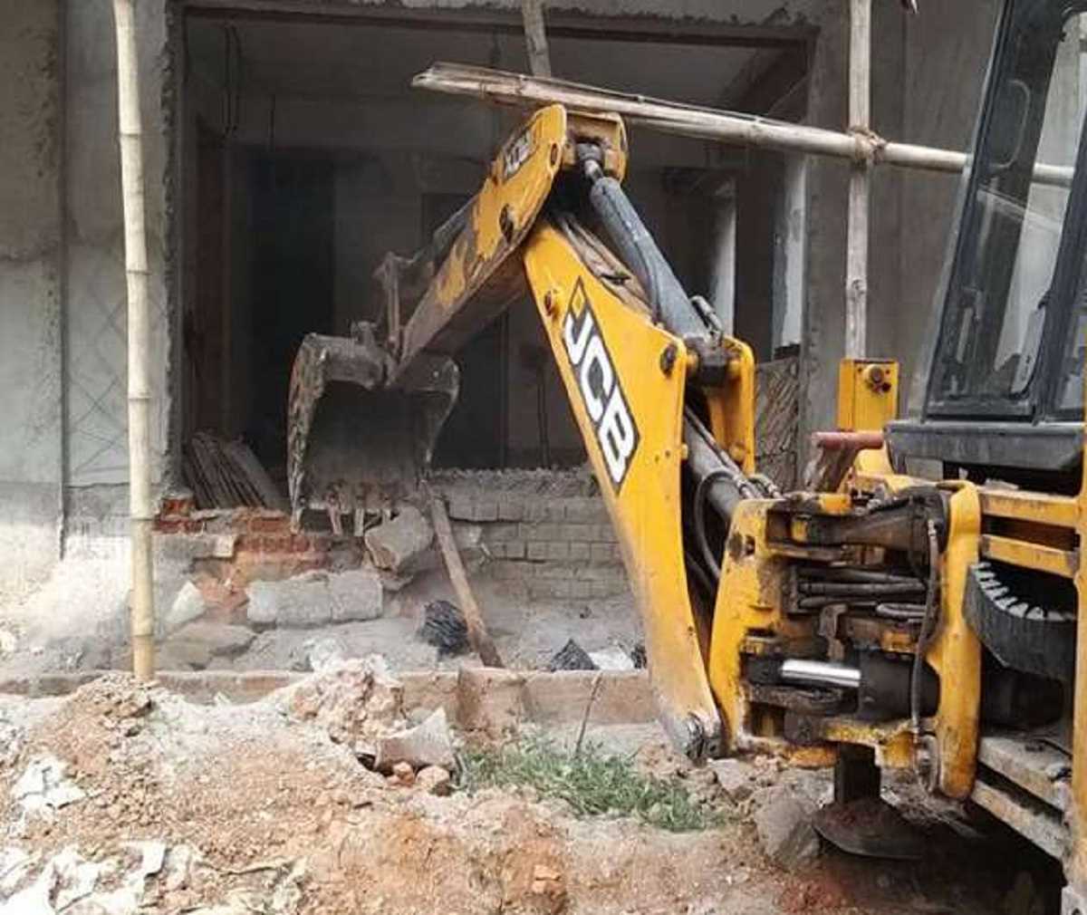 कुशीनगर में 166 अवैध कब्जा वाले घरों पर चलेेेगा बुलडोजर कुशीनगर में 166 अवैध कब्जा वाले घरों पर चलेेेगा बुलडोजर