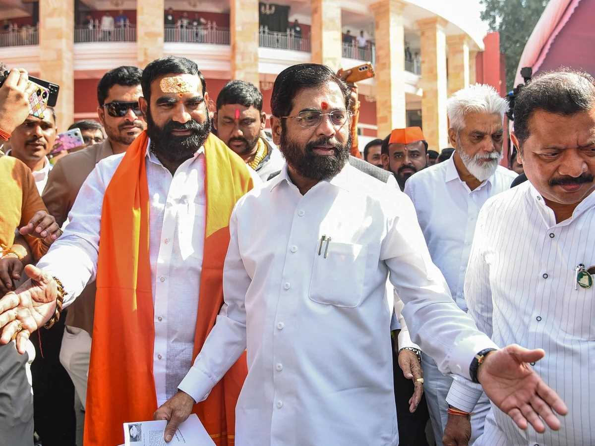 शिंदे तीन दिन के विश्राम के लिए सतारा पहुंचे