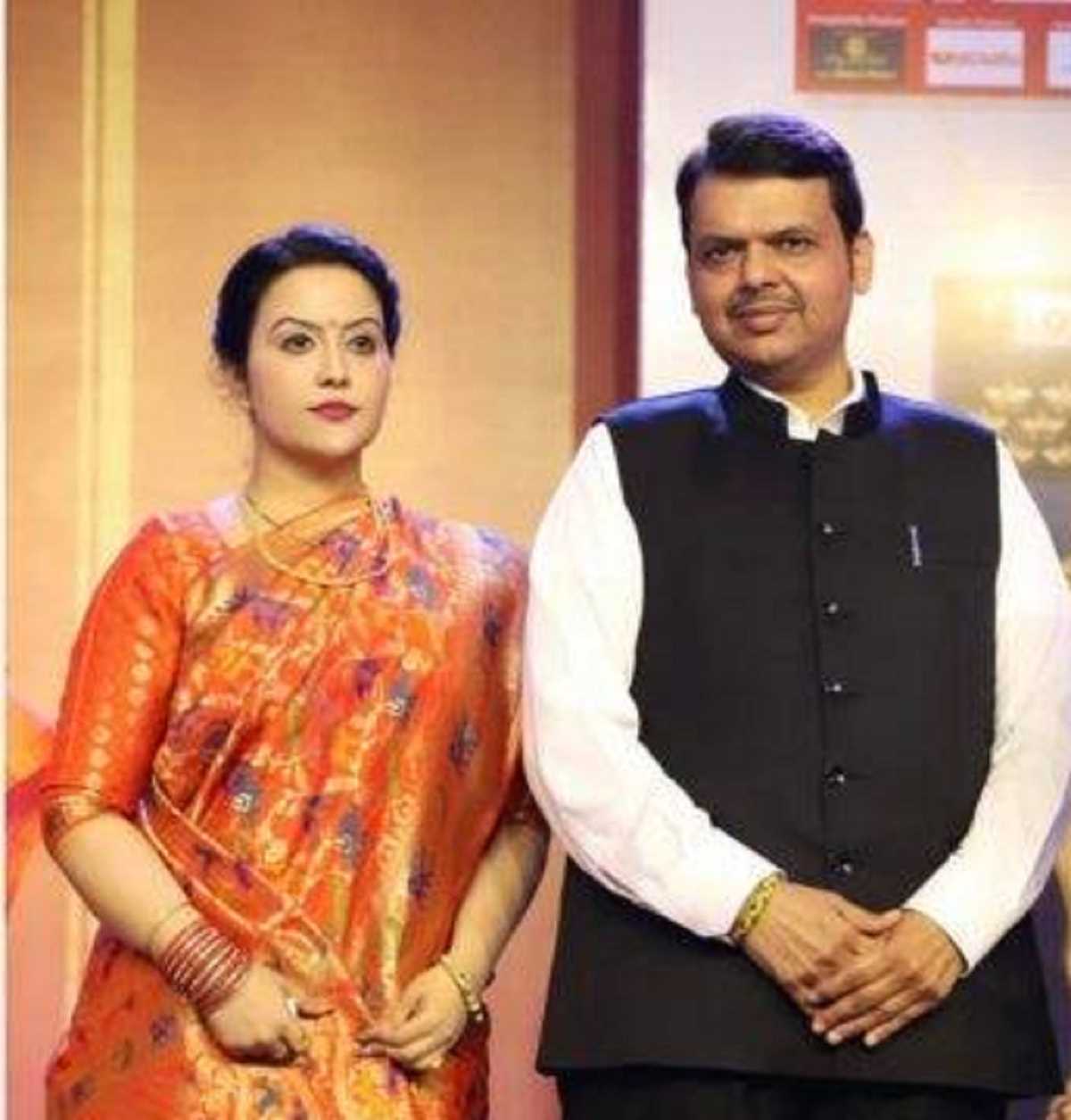 डिप्टी सीएम देवेंद्र फडणवीस की पत्नी को गालियां देने के मामले में महिला गिरफ्तार, बनाई थी फर्जी फेसबुक प्रोफाइल डिप्टी सीएम देवेंद्र फडणवीस की पत्नी को गालियां देने के मामले में महिला गिरफ्तार, बनाई थी फर्जी फेसबुक प्रोफाइल