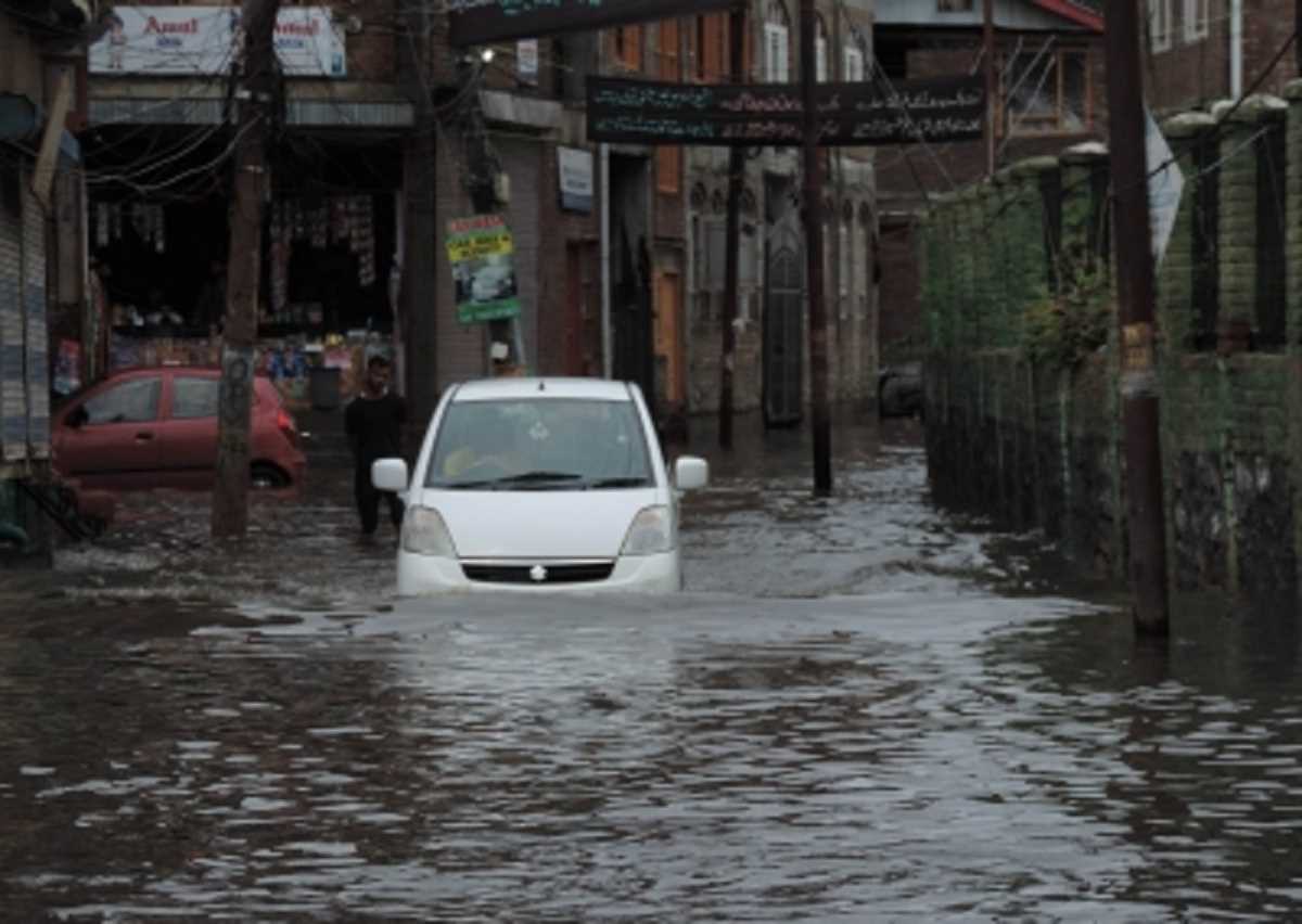 खतरे के निशान को पार कर गया चिनाब का जलस्तर, प्रशासन ने जारी किया हाई अलर्ट