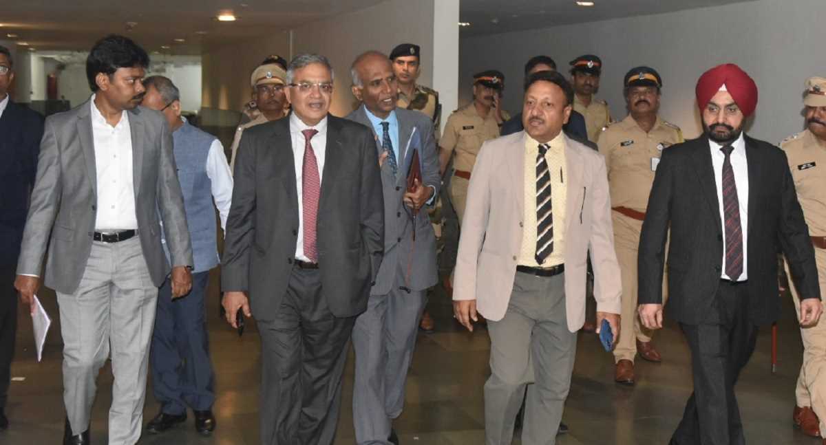 चुनावी तैयारियों की समीक्षा के लिए ईसीआई टीम पहुंची महाराष्ट्र