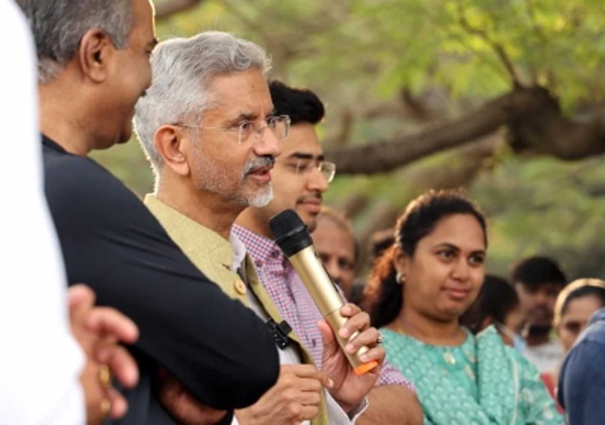 विदेश मंत्री जयशंकर ने बेंगलुरु के पार्क में विदेश नीति पर युवाओं से की बात
