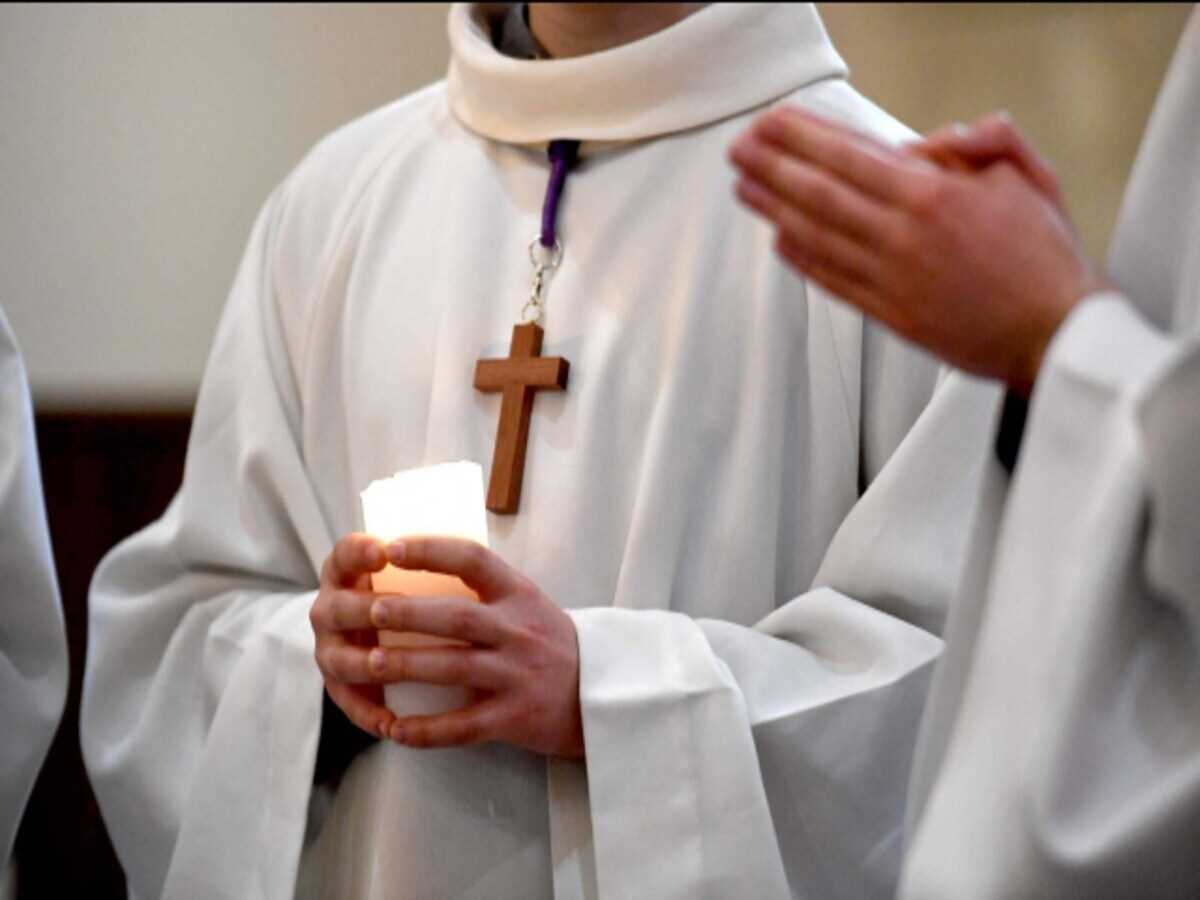 केरल में चर्च परिसर में मृत मिले पादरी