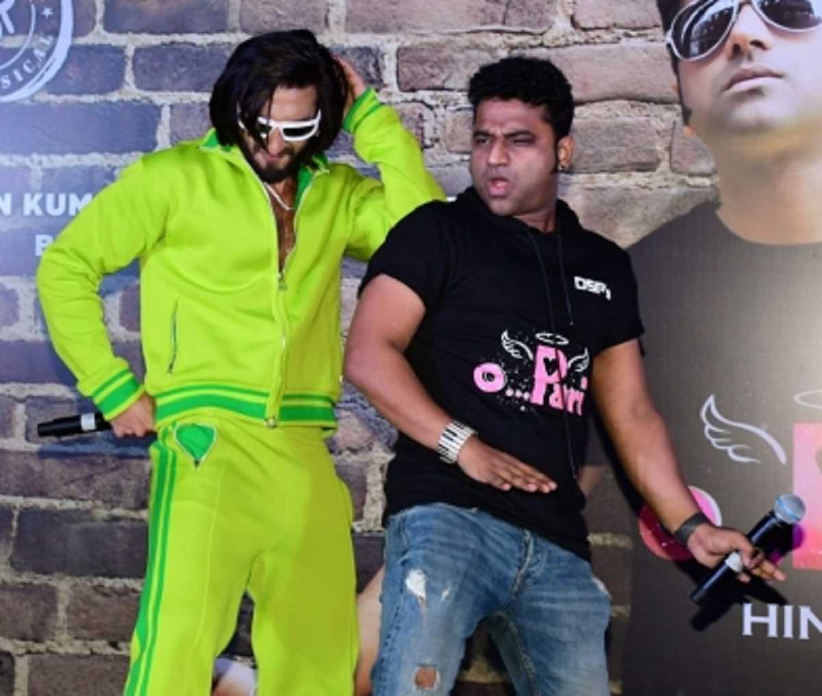 रणवीर सिंह ने जारी किया डीएसपी का पहला गैर-फिल्मी हिंदी ट्रैक ओ परी रणवीर सिंह ने जारी किया डीएसपी का पहला गैर-फिल्मी हिंदी ट्रैक ओ परी