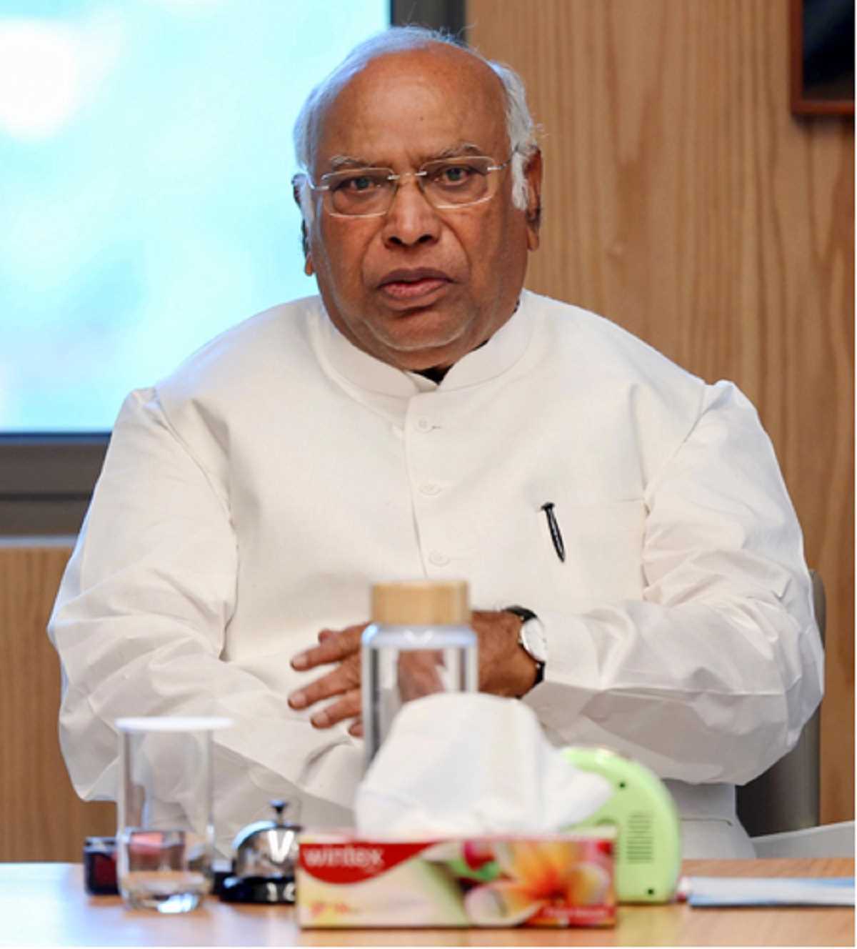 जाति जनगणना को लेकर खड़गे ने कहा, समाज के सभी वर्ग के सही आंकड़े सामने आने चाहिए जाति जनगणना को लेकर खड़गे ने कहा, समाज के सभी वर्ग के सही आंकड़े सामने आने चाहिए