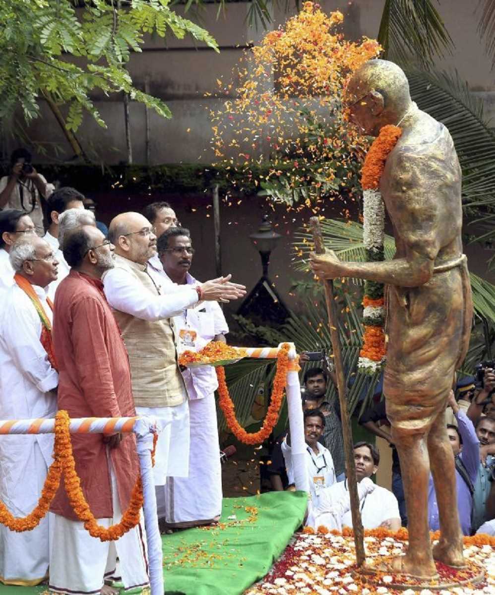 महात्मा गांधी के विचारों को अपनाकर उन पर चलना ही उनको सच्ची श्रद्धांजलि : अमित शाह महात्मा गांधी के विचारों को अपनाकर उन पर चलना ही उनको सच्ची श्रद्धांजलि : अमित शाह