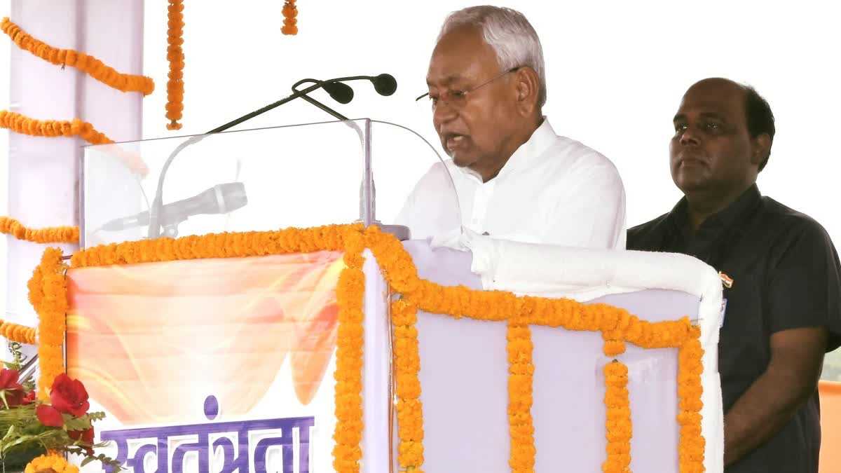 बिहार में अब 12 लाख लोगों की नौकरी और 34 लाख को मिलेगा रोजगार : नीतीश बिहार में अब 12 लाख लोगों की नौकरी और 34 लाख को मिलेगा रोजगार : नीतीश