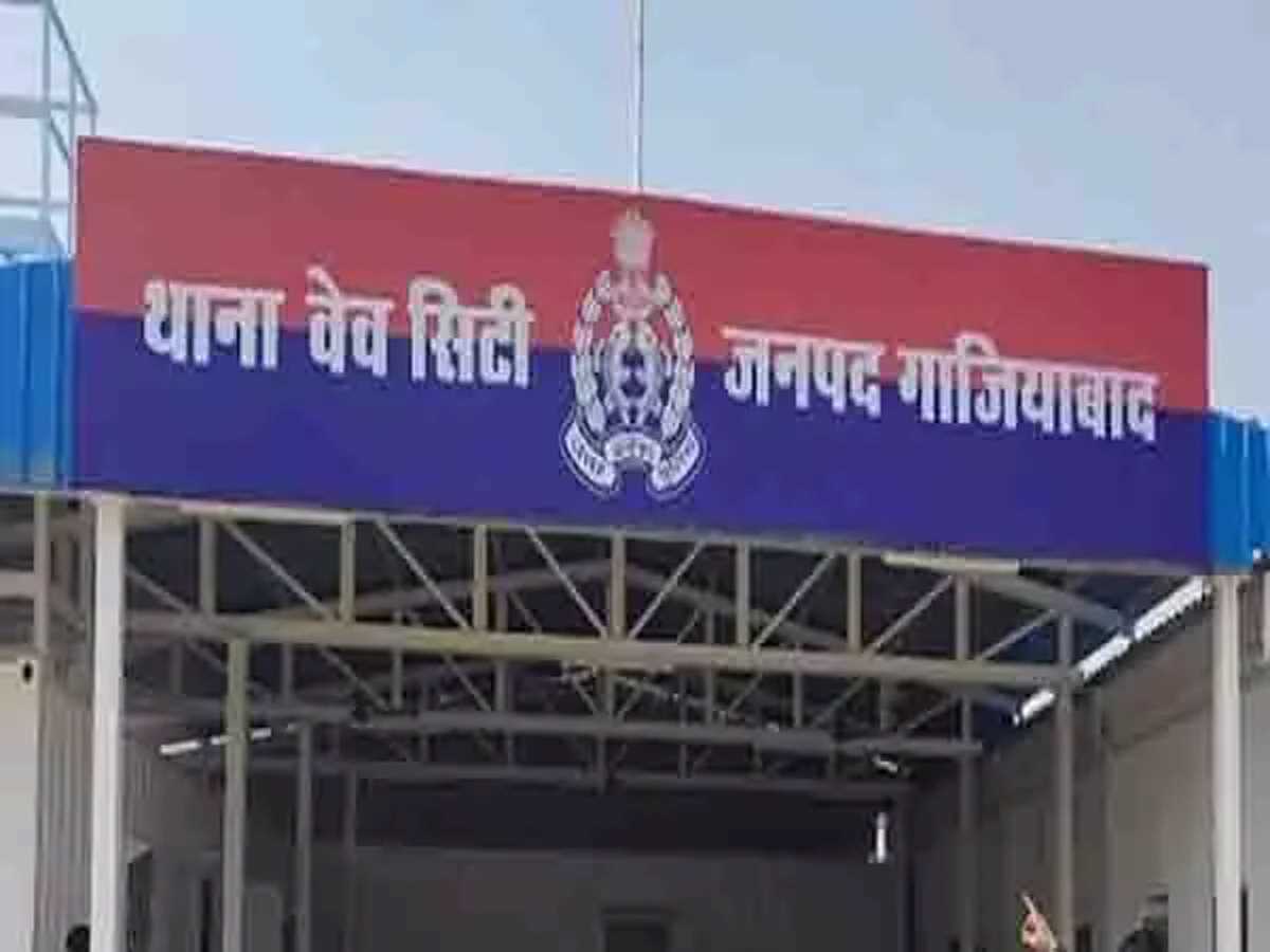 रास्ते में कंधा टकराया तो दो लोगों ने युवक की पीटा, अस्पताल में मौत