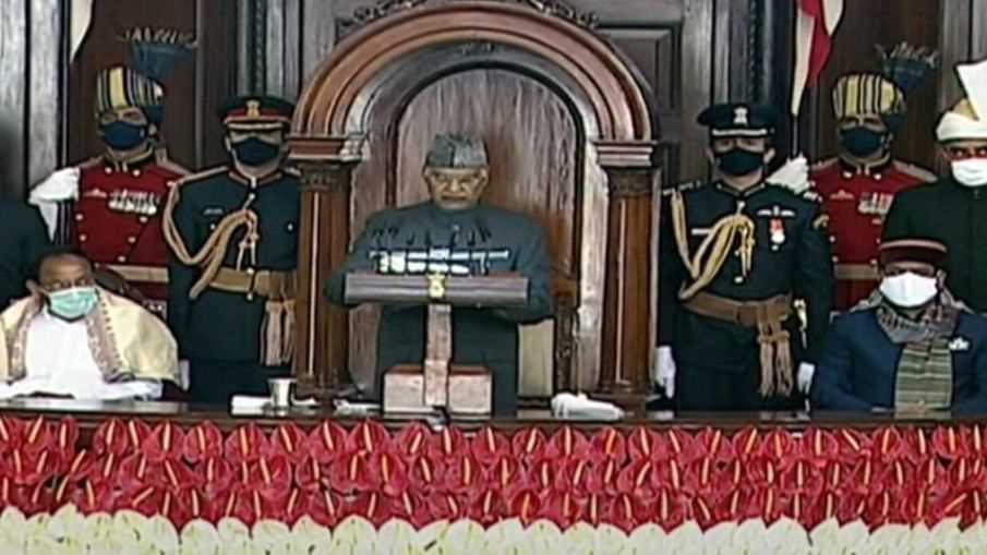 बजट सत्र में राष्ट्रपति ने शुरु किया अभिभाषण, कहा- तिरंगे और गणतंत्र दिवस का अपमान दुर्भाग्यूपर्ण