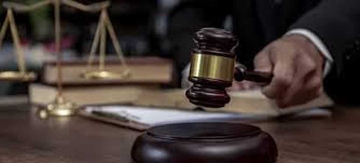 लोकतंत्र और न्यायपालिका दोनों खतरे में