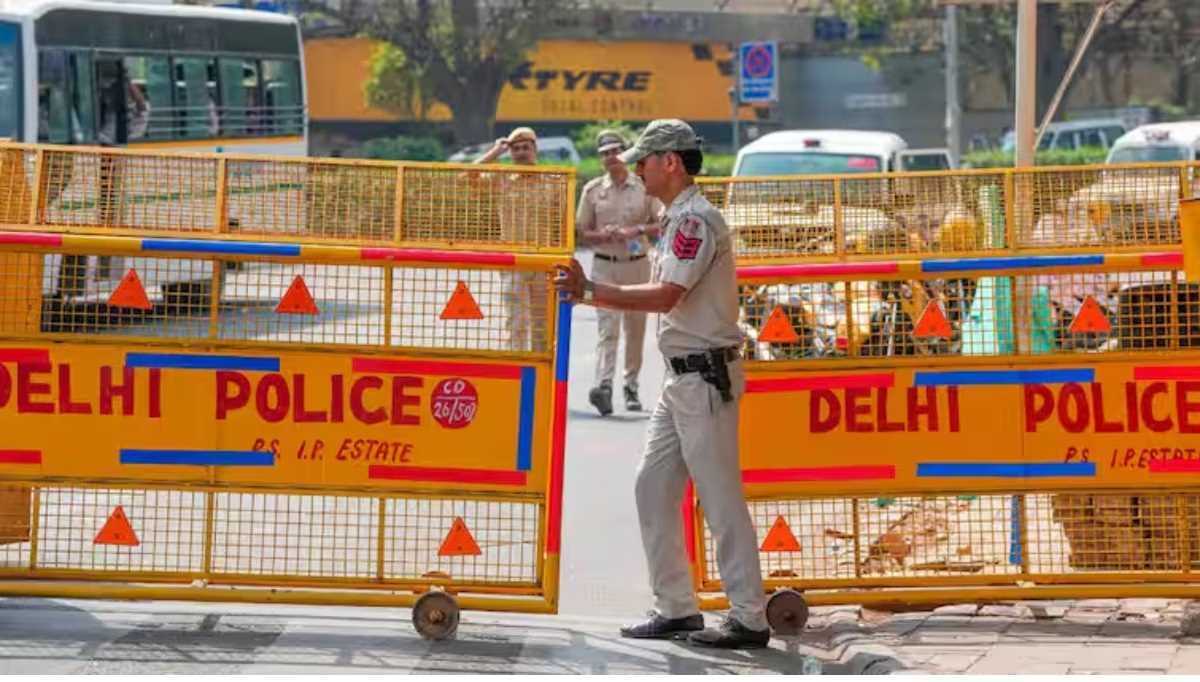 दिल्ली के प्रशांत विहार इलाके में संदिग्ध विस्फोट, दिल्ली पुलिस मौके पर मौजूद