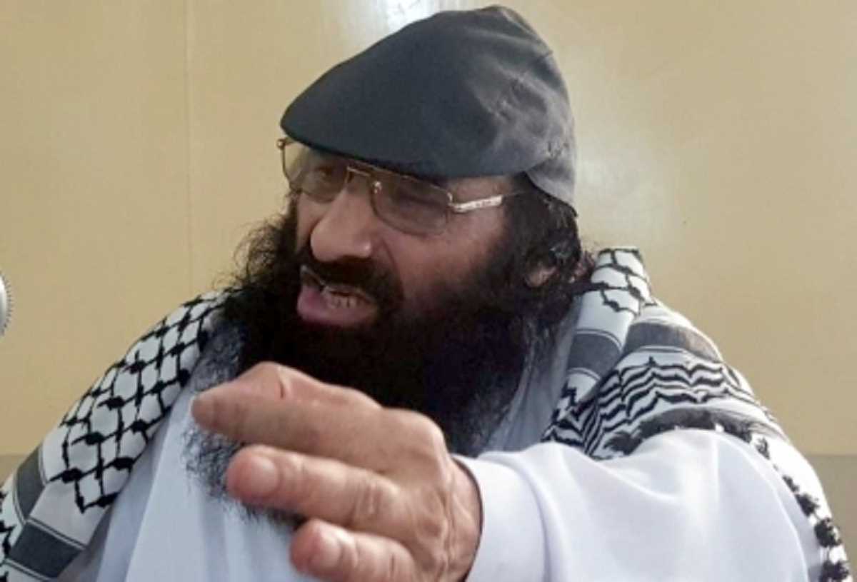 जम्मू-कश्मीर सरकार ने हिज्बुल प्रमुख सैयद सलाहुद्दीन के बेटे सहित चार कर्मचारियों को बर्खास्त किया