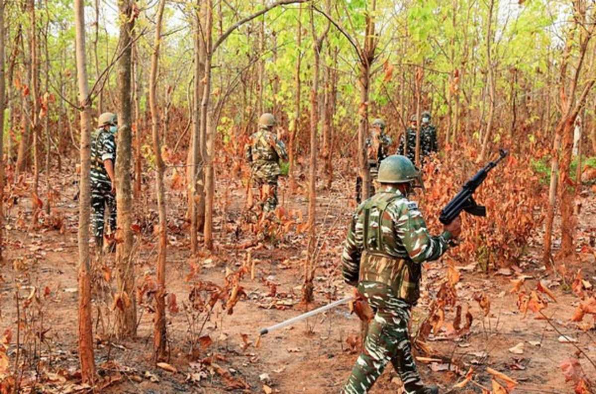 छत्तीसगढ़ के बीजापुर-सुकमा बॉर्डर पर नक्सलियों ने किया आईईडी ब्लास्ट, दो जवान शहीद, 4 घायल