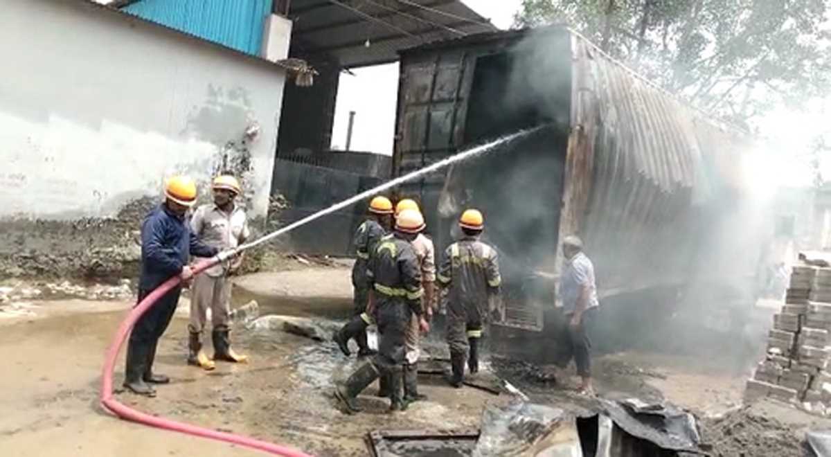 ट्रक से सटी 11 हजार वोल्ट की तार, ड्राइवर और क्लीनर की झुलसकर मौत