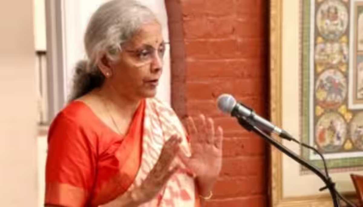 पोंजी ऐप्स पर लगाम कसने पर काम कर रही है सरकार : सीतारमण