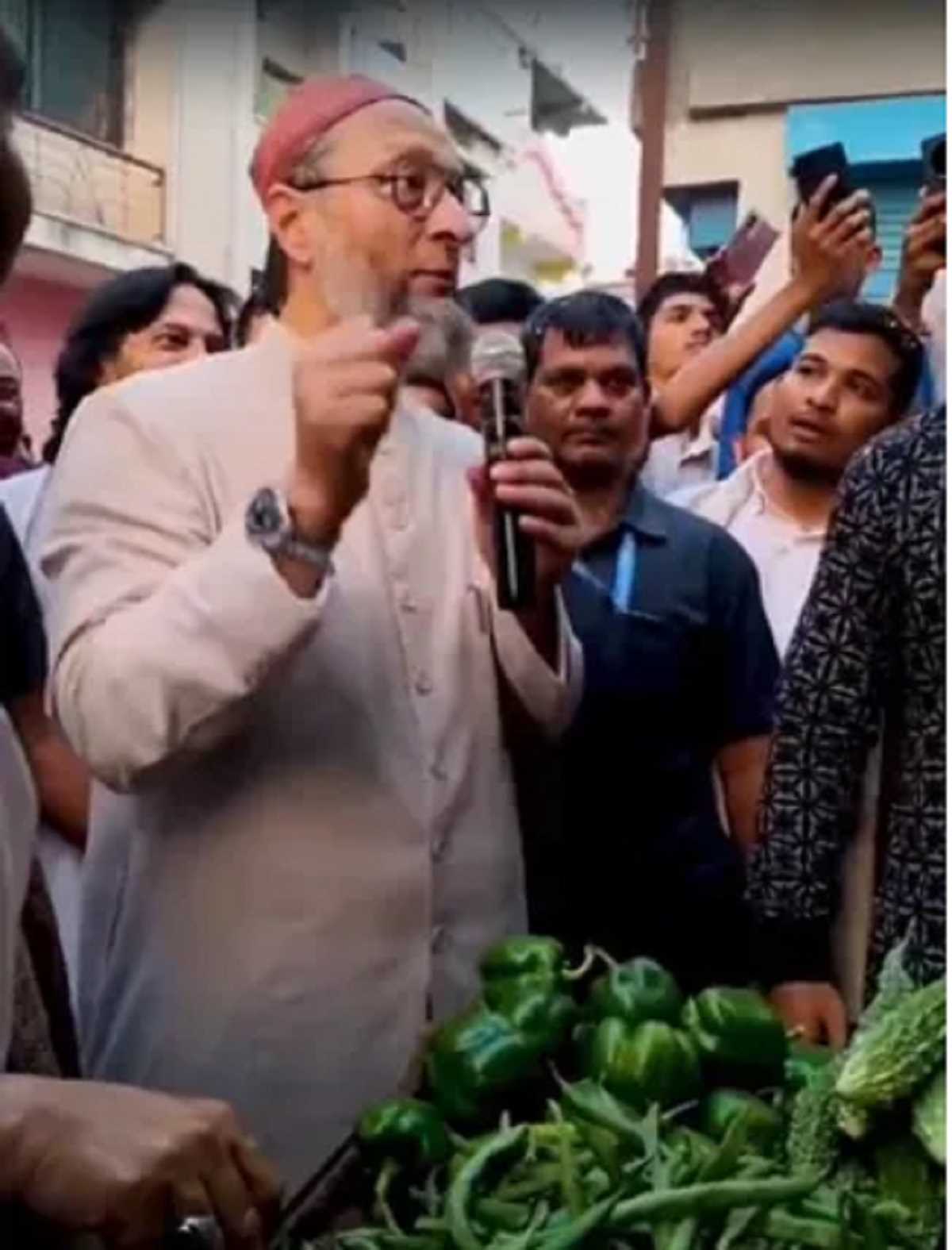 महाराष्ट्र में सब्जी का भाव पूछ रहे असदुद्दीन ओवैसी, सरकार पर कसा तंज