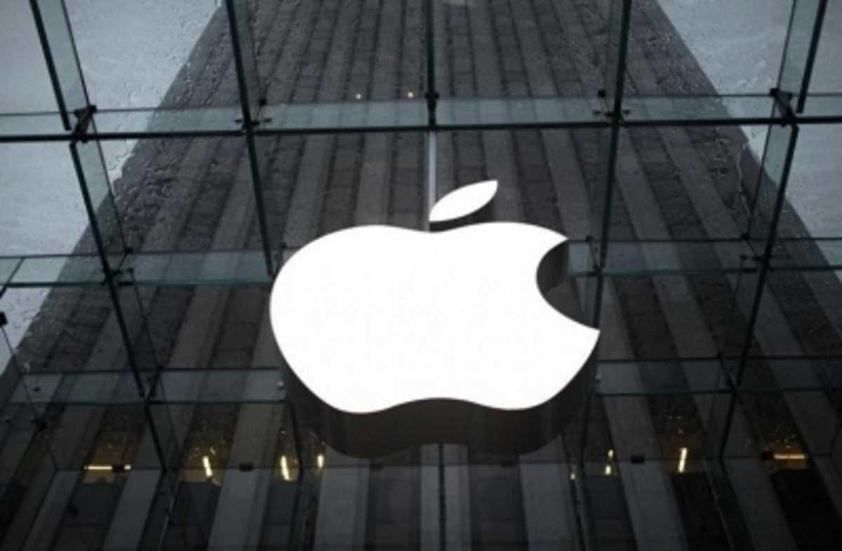 एक साल में एप्पल का मार्केट कैप 1 लाख करोड़ डॉलर घटा