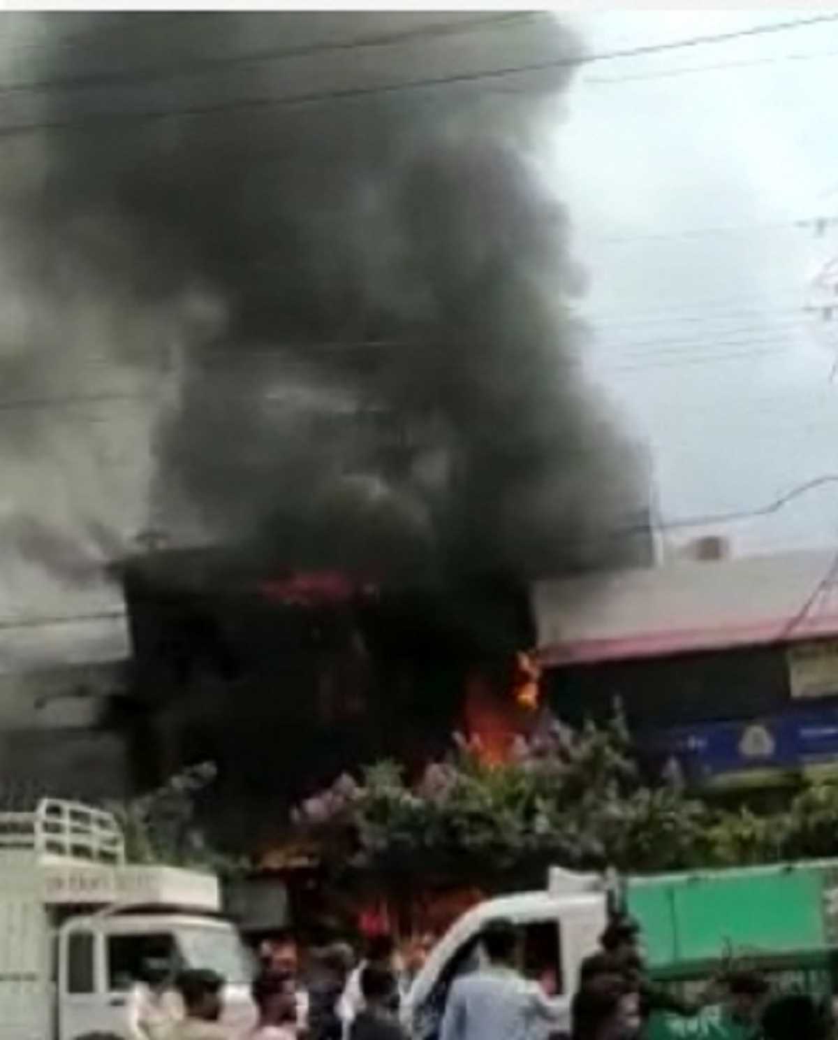 जबलपुर के निजी अस्पताल में आग लगी, 8 की मौत जबलपुर के निजी अस्पताल में आग लगी, 8 की मौत