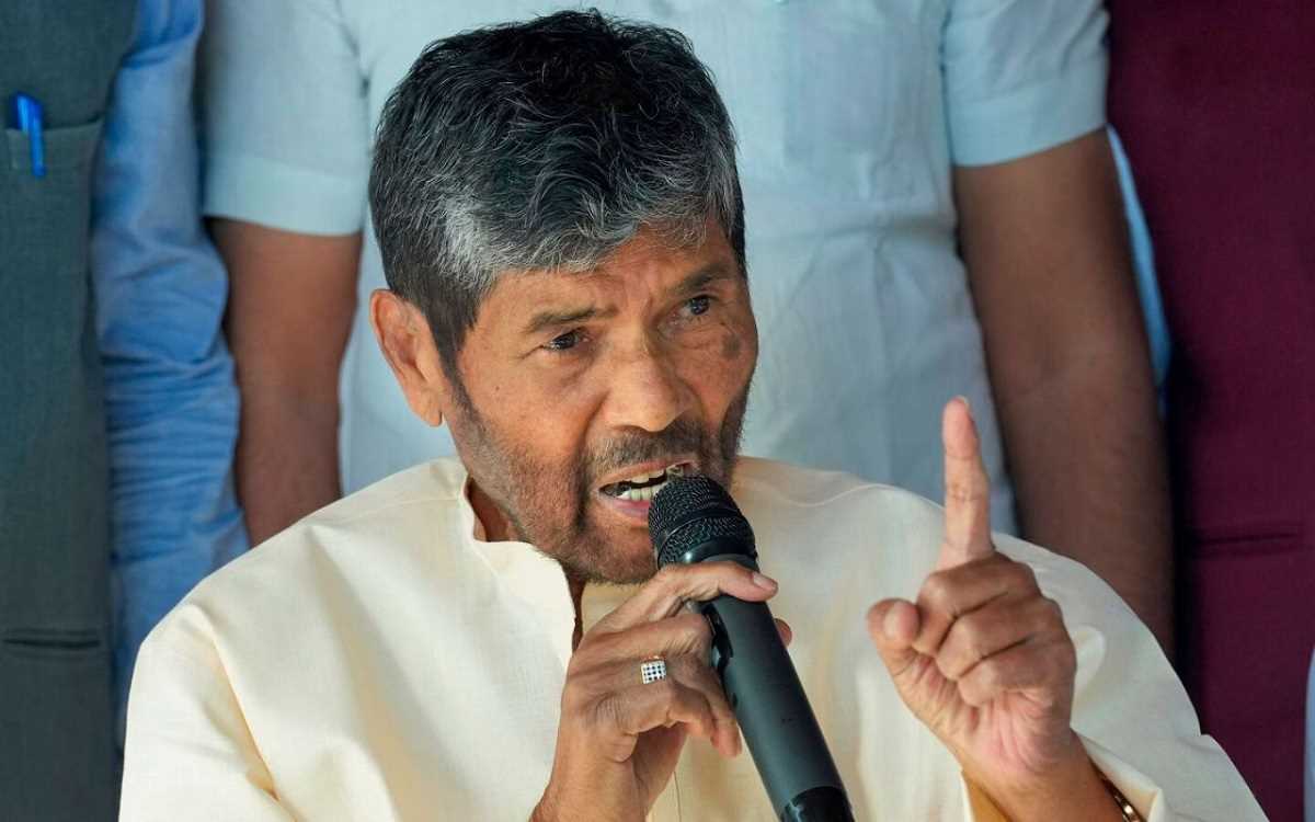 पशुपति पारस ने दही-चूड़ा के लिए कई नेताओं को किया आमंत्रित, बोले- चुनावी साल में समीकरण बदलेगा