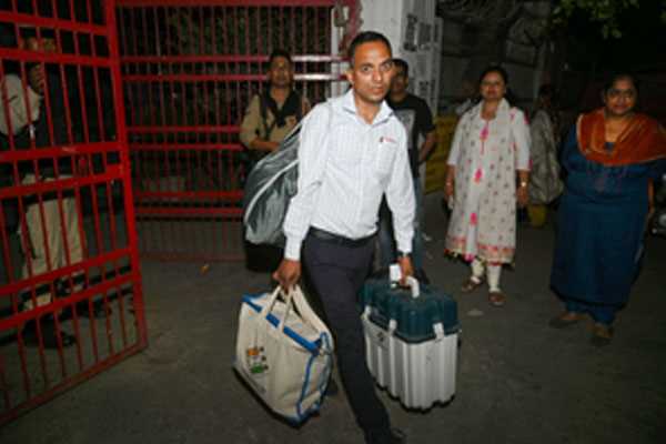 छत्तीसगढ़ में दूसरे चरण की तीन सीटों पर 73 प्रतिशत मतदान