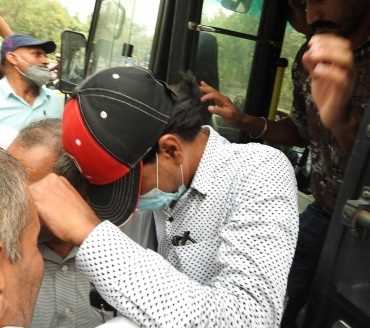 मोहम्मद जुबैर को एक और बड़ा झटका, अब हाथरस कोर्ट ने 14 दिन की न्यायिक हिरासत में भेजा मोहम्मद जुबैर को एक और बड़ा झटका, अब हाथरस कोर्ट ने 14 दिन की न्यायिक हिरासत में भेजा